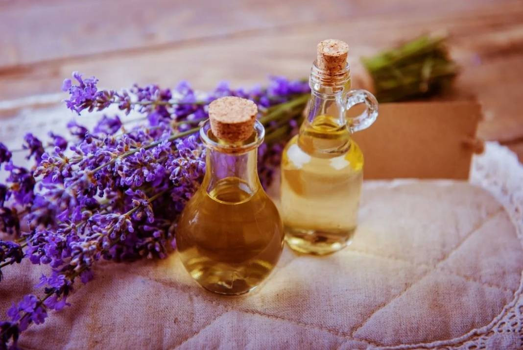 Ağda, ip ve cımbızı unutun! Bir kaşıkla tüyleri yok edin - Resim: 14